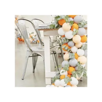 Украшение стола шарами и цветами